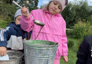 "Z naturą za pan brat..." czyli świętujemy Dzień Chłopca w "ŻArtowni"- gr. XI i XII